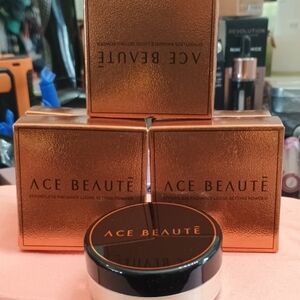 Ace Beaute Effortless Radiance Setting Powder - Gold and Black